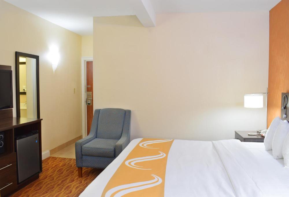 Queen Room with Two Queen Beds - Non-Smoking interior